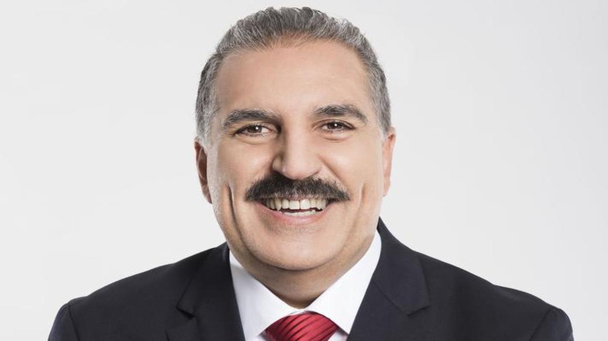 Fotografía cedida el domingo 28 de febrero de 2016, del reconocido presentador deportivo de la televisión en español en Estados Unidos, Fernando Fiore, quien ha dado el salto a la televisión de habla inglesa como copresentador y colaborador de la expansión de la cartera de torneos de fútbol de la cadena FOX Sports.