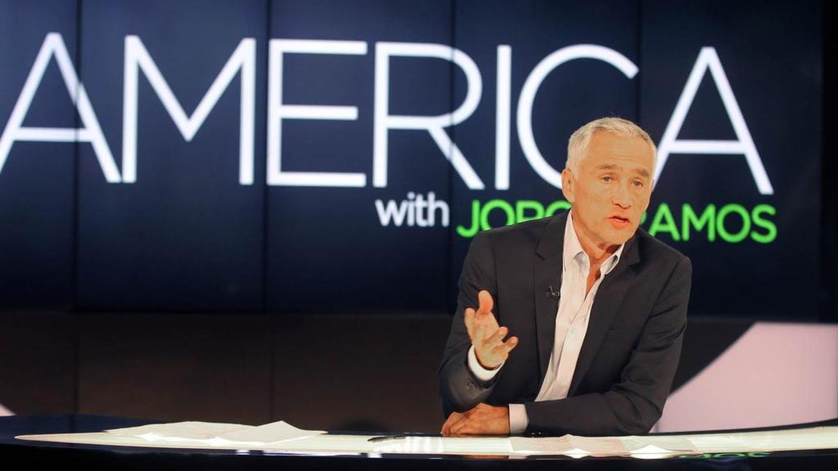 Jorge Ramos es presentador de un programa de noticias en el canal Fusion.