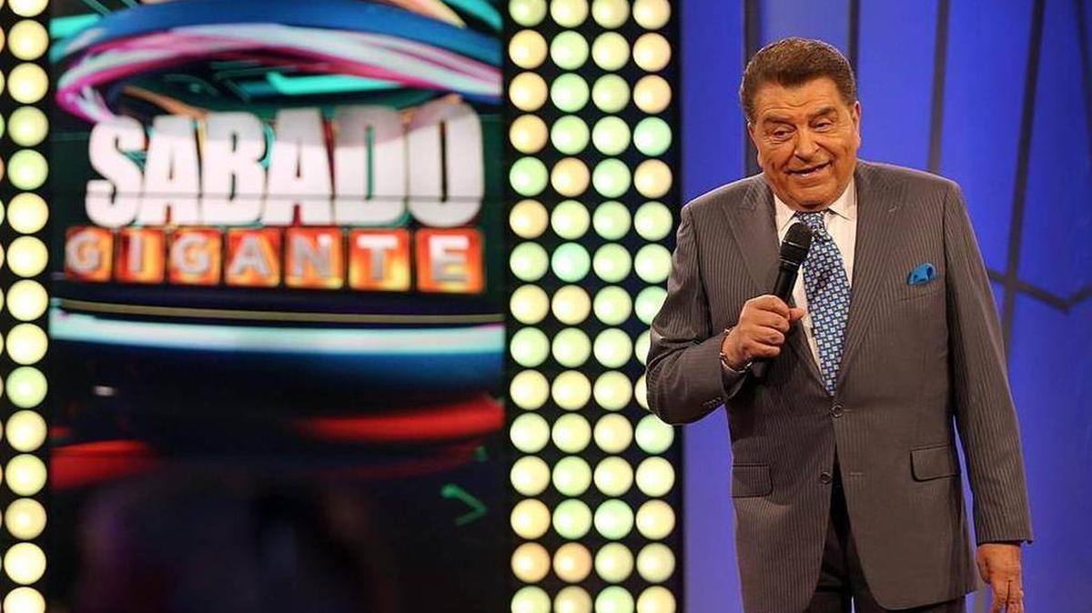 El presentador de Sábado Gigante Mario Kreutzberger, mejor conocido como Don Francisco, grabando el episodio final de la serie, que se emitió el pasado 19 de septiembre.