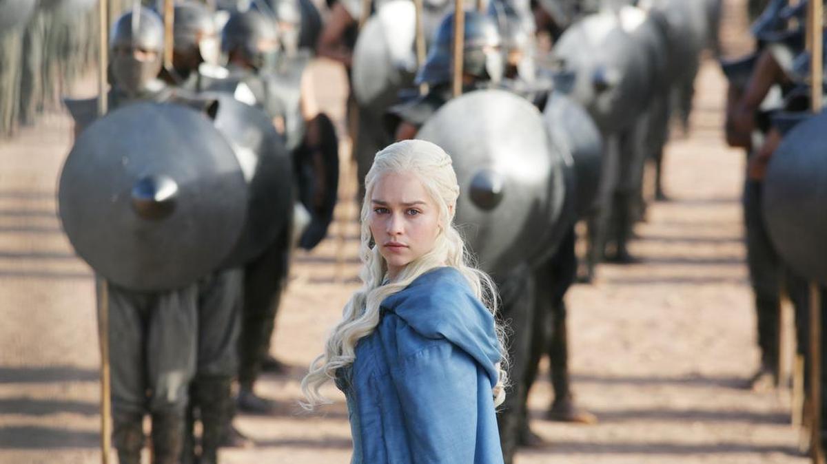 Una escene de “Game of Thrones” con Emilia Clarke.