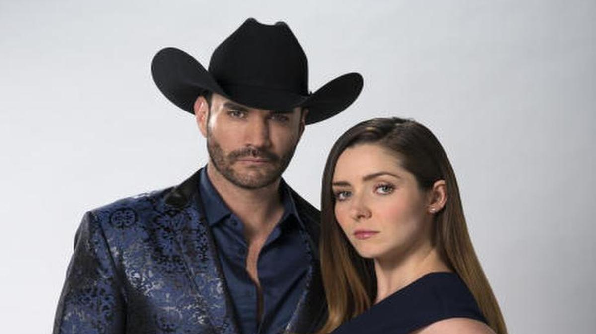Ariadne Díaz y David Zepeda, protagonistas de “La doble vida de Estela Carrillo”.