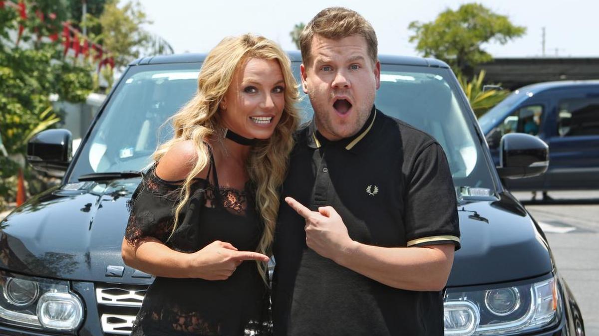Esta foto del 26 de agosto de 2016 por CBS muestra a Britney Spears, a la izquierda, y James Corden, a la derecha, para Carpool Karen de Corden.