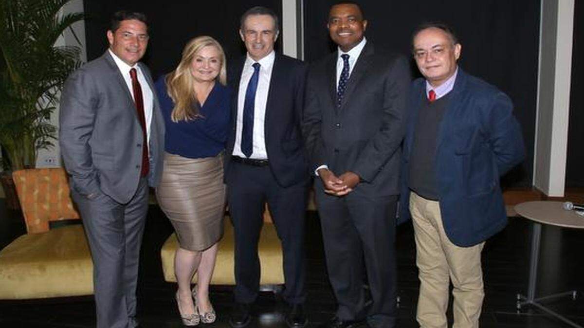 
Fernando del Rincón, Cynthia Hudson, Andrés Oppenheimer, John Yearwood y Rui Ferreira.
