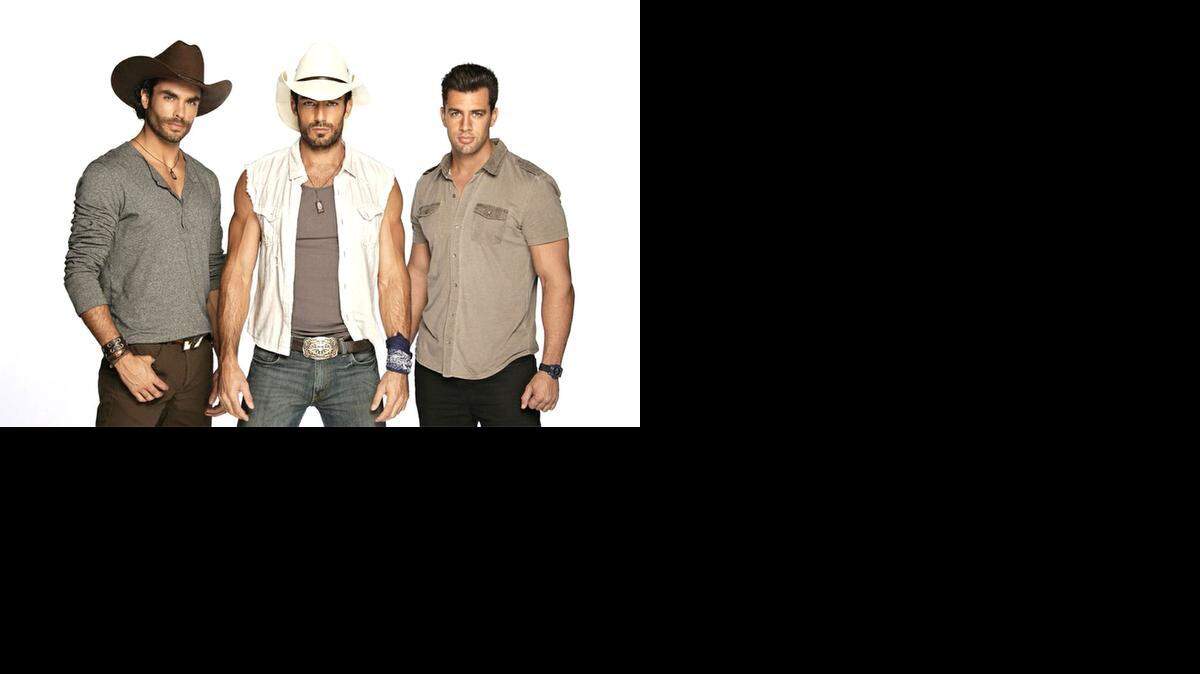 
GONZALO GARCIA VIVANCO. AARON DIAZ, Y CHRISTIAN DE LA CAMPA, PROTAGONISTAS DE ‘TIERRA DE REYES’, TELEMUNDO, 8 P.M.

