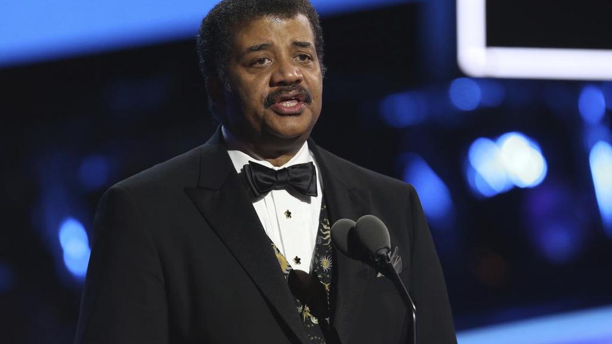 En esta foto de archivo del 28 de enero de 2018, Neil deGrasse Tyson habla en la 60ª edición anual de los Premios Grammy en el Madison Square Garden de Nueva York.