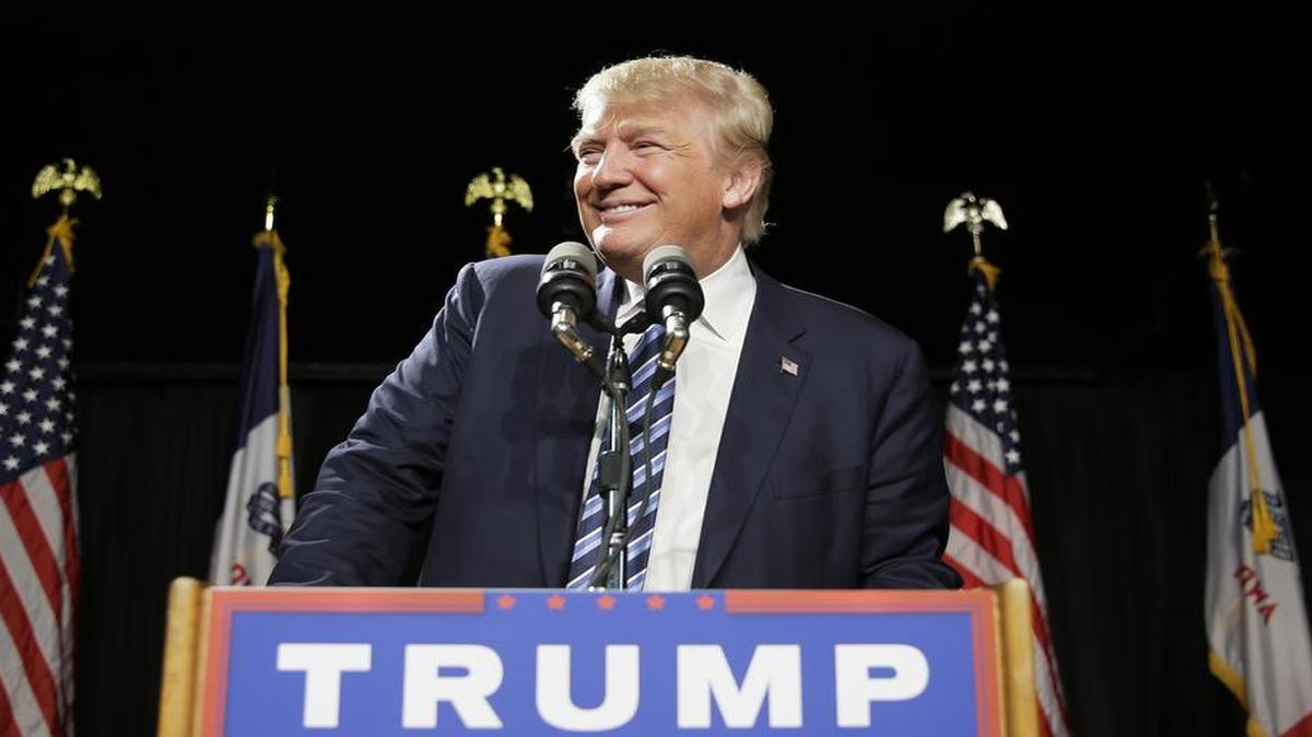
El precandidato presidencial republicano Donald Trump durante un acto de campaña el 7 de octubre, en Waterloo, Iowa.
