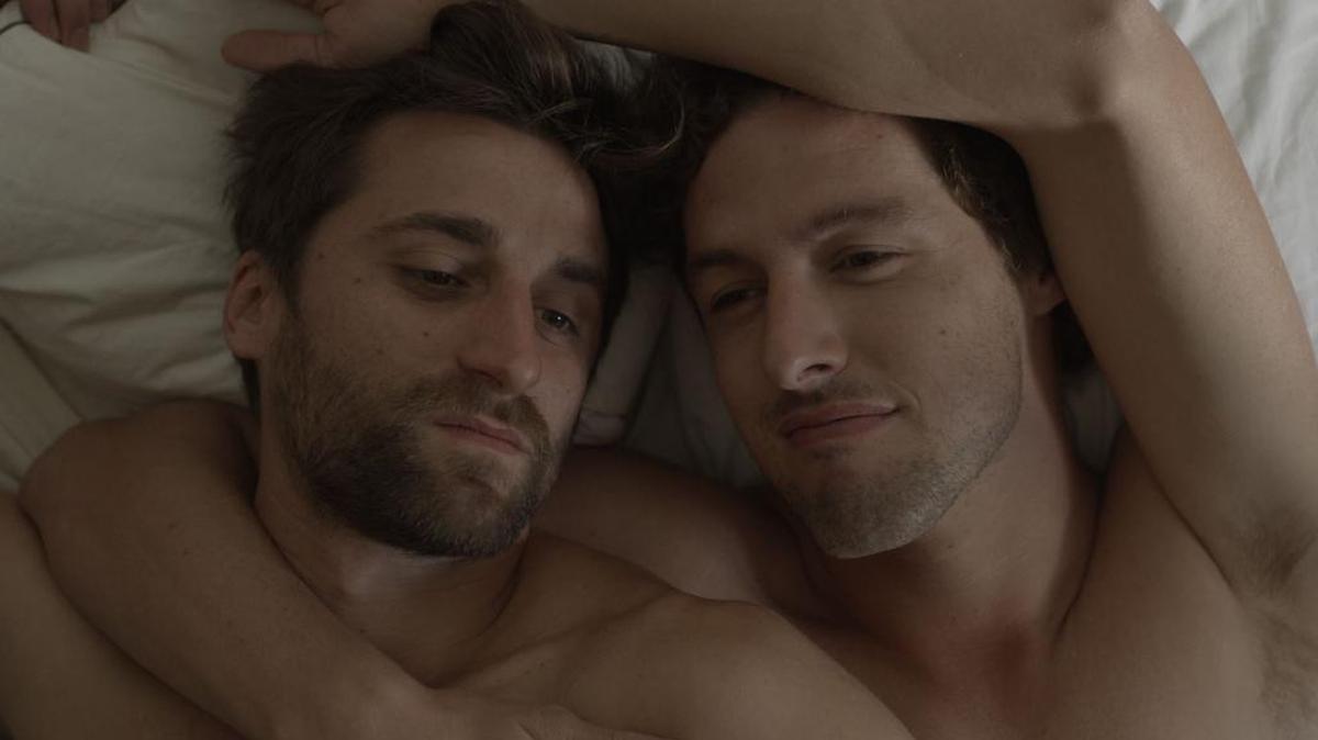 
Emilio Edwards (izq.) y Francisco Celhay (der.) en ‘En la gama de los grises’.
