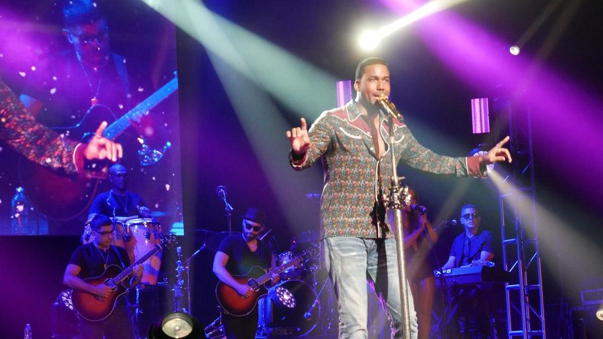 La asistencia al concierto exclusivo, organizado por el Spanish Broadcast System y para los usuarios de LaMusica App, fue por invitación solamente.