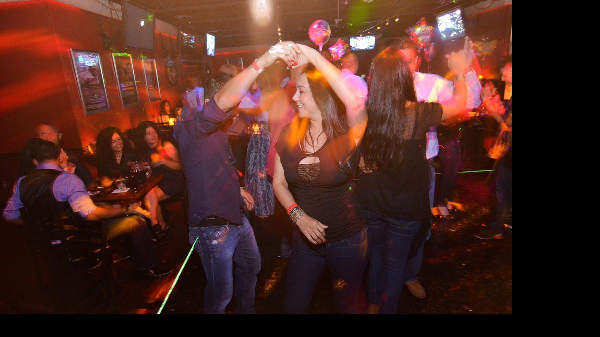 
‘Cuatro temas para escuchar y cuatro para bailar’ promete el DJ Alex. 
