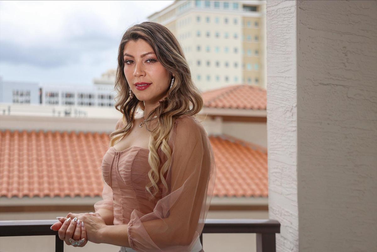 El lunes 10 de abril de 2023, la cantautora y cantante de ópera Dreya Starr es fotografiada durante una entrevista tras su debut musical con el lanzamiento de las baladas líricas pop “Tu Punto Final” y “End Of The Line” para el mercado bilingüe. 