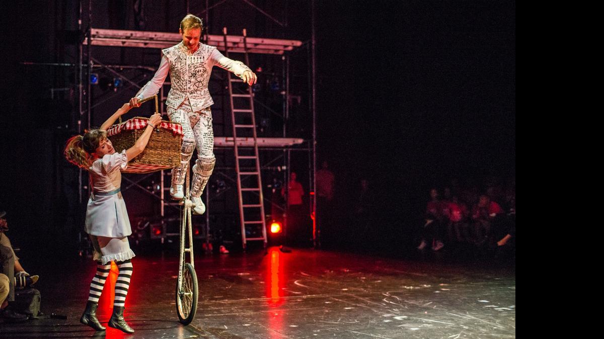 
Lindsey Noel Whiting y Samuel Taylor, en ‘Lookingglass Alice’.

