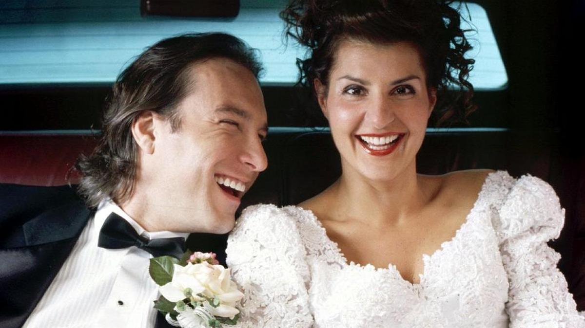 Nia Vardalos y John Corbett en una escena de la película original "My Big Fat Greek Wedding".