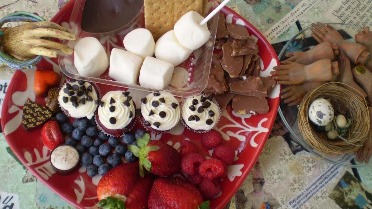 Géminis: Para el amor, endulza tu hogar con un plato lleno de frutas en nombre de Dios y las deidades como Ganesh, Elegua y San Antonio de Padua.