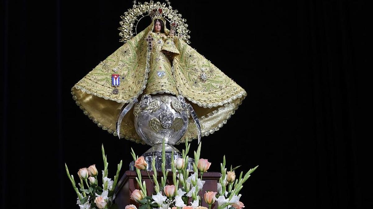 Tauro: Para el amor, enciende incienso de rosas, e invoca a la Virgen de la Caridad del Cobre o a Ochún, para gozar de una relación estable y feliz.