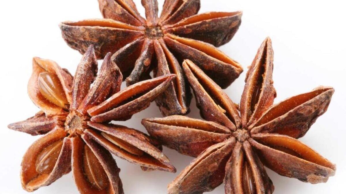 Virgo, para tu baño espiritual de fin de año mezcla agua, aceite de gardenia, perejil, mejorana, anís estrellado y colonia de rosas.