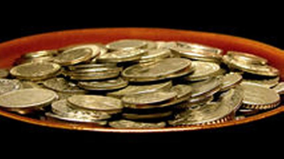 Aries: Para la prosperidad, coloca un platito rojo con monedas en la entrada de tu casa.