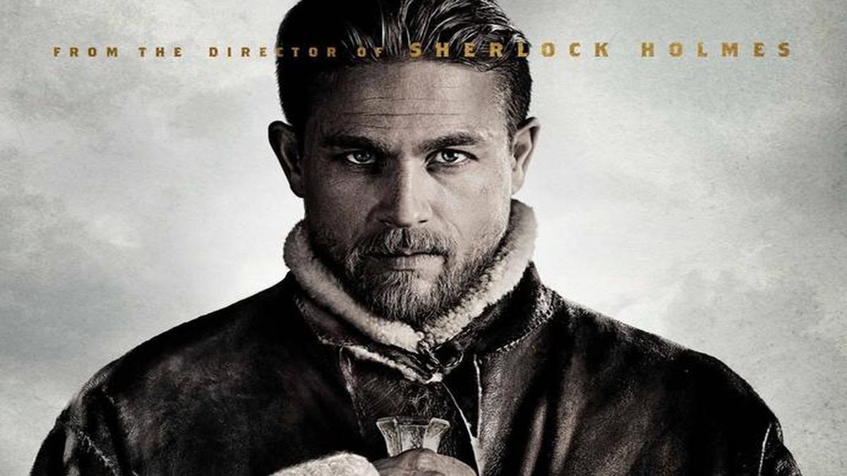 Afiche de la película "King Arthur: Legend of the Sword".