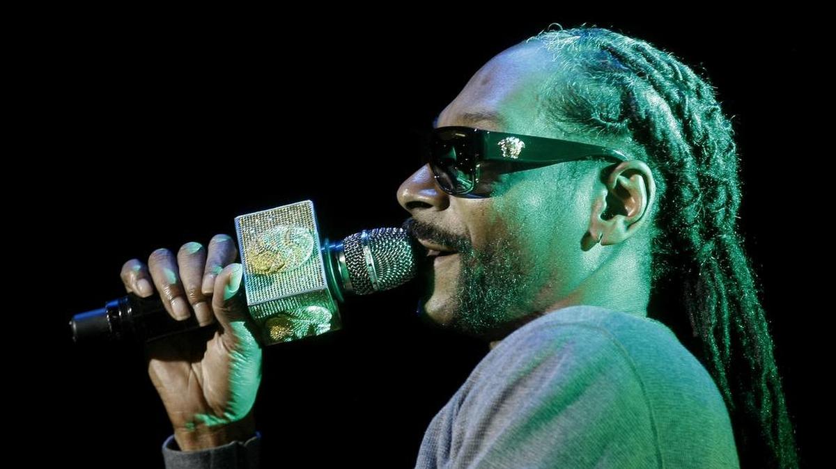 Fotografía del 11 de marzo de 2016 del cantante, productor y actor estadounidense Snoop Dogg durante su presentación en Medellín (Colombia).