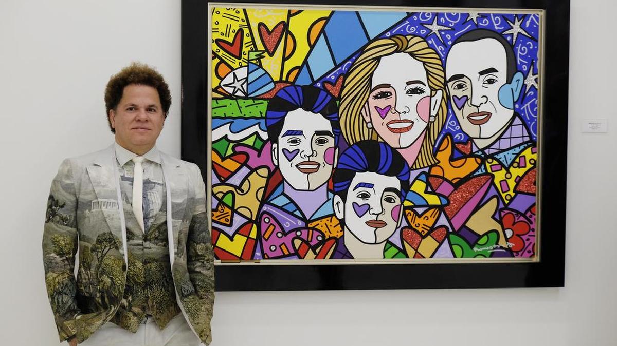 El artista Romero Britto posa para una foto el jueves 26 de octubre de 2017, en el Centro de Arte Gary Nader, en Miami.