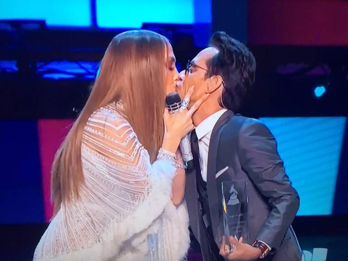 JLo y Marc Anthony fueron noticia cuando se besaron en la ceremonia de los Grammy Latinos en noviembre del 2016.