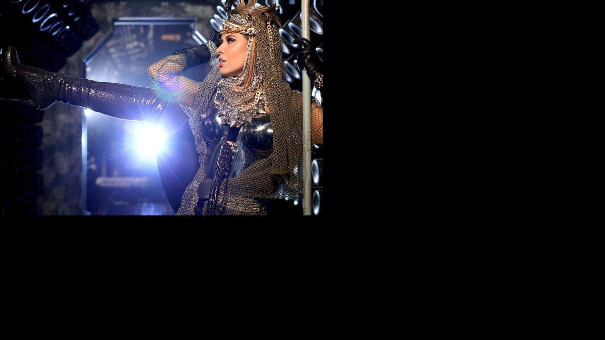 
Gloria Trevi de cerca y a plena luz en el reality ‘A toda Gloria’.
