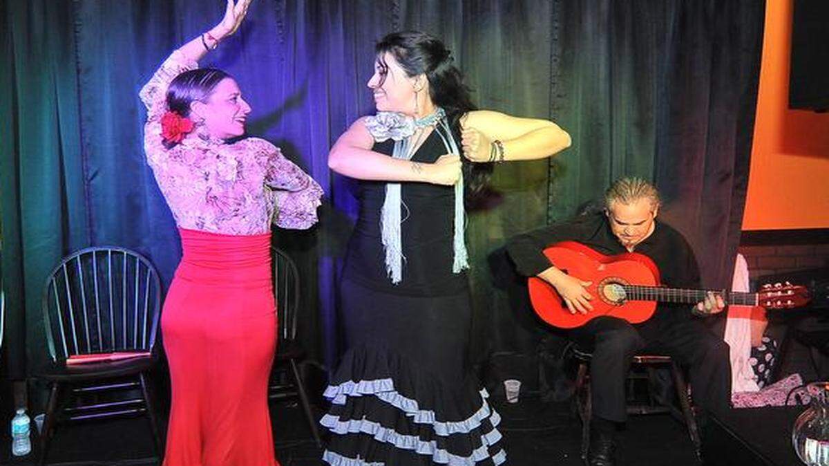 
Las bailaoras ponen el punto de sabor al tablao
