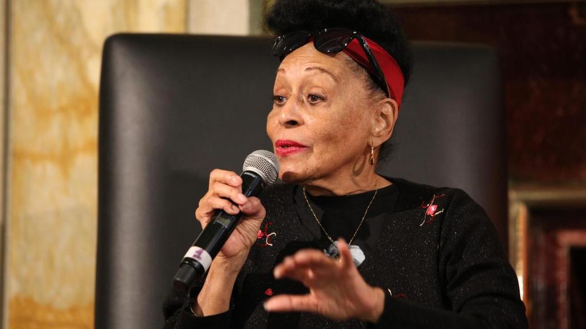 Las cantantes Omara Portuondo habla el martes 4 de febrero de 2014, durante una rueda de prensa en Ciudad de México.