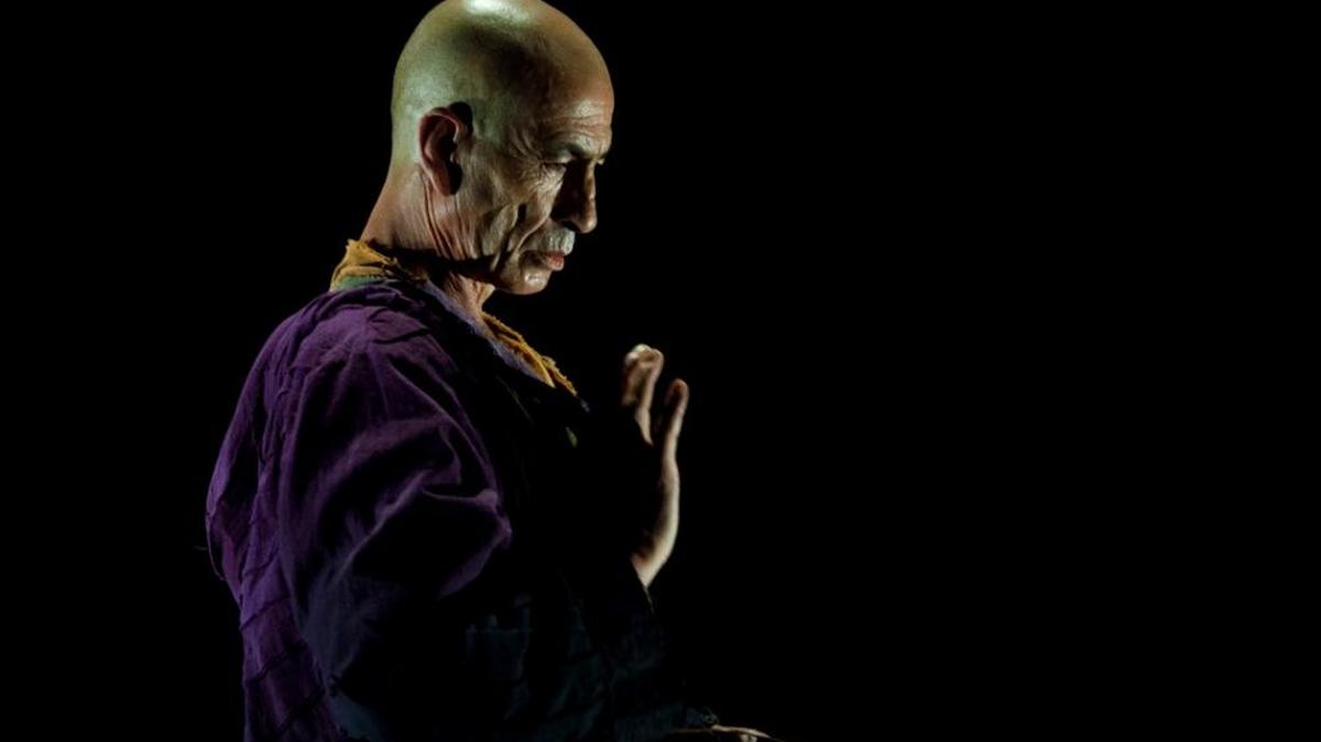 
El bailarín ecuatoriano Kléber Viera se presenta en la función de Danza Contemporánea del XX Festival Internacional de Ballet de Miami, en el Teatro Colony.
