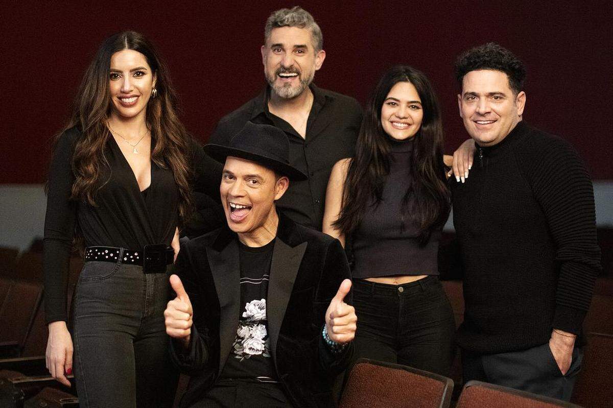 Alexis Valdés con el elenco de ‘Mi robot sexual’. Desde la izquierda: Marta Larrañaga, Alejandro Ávalos, Alina Robert y Mijail Mulkay.