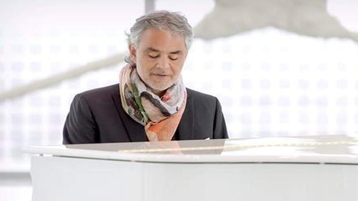 
Andrea Bocelli es una de las figuras consagradas que alternará con otro grupo de artistas jóvenes en el megaconcierto de celebración del centenario de Miami Beach.
