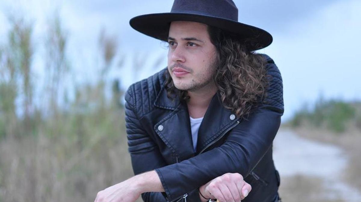 
“Cada tema del disco tiene una pequeña historia”, dice el cantante, que eligió Homestead como escenario del video del tema ‘Mi niña’.

