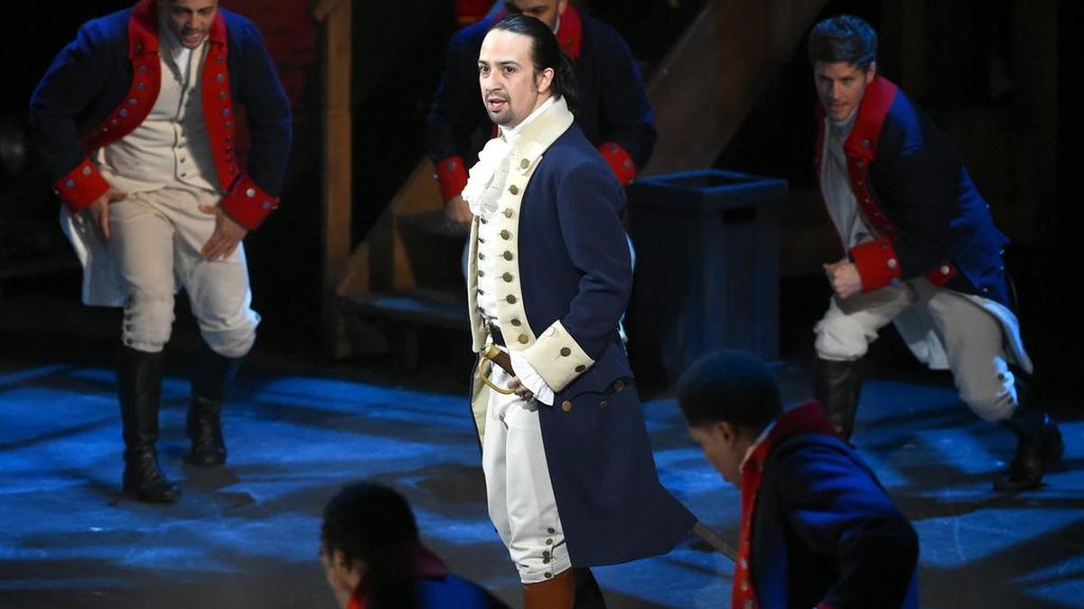 Lin-Manuel Miranda y el reparto de “Hamilton” durante los Tony Awards el 12 de junio.