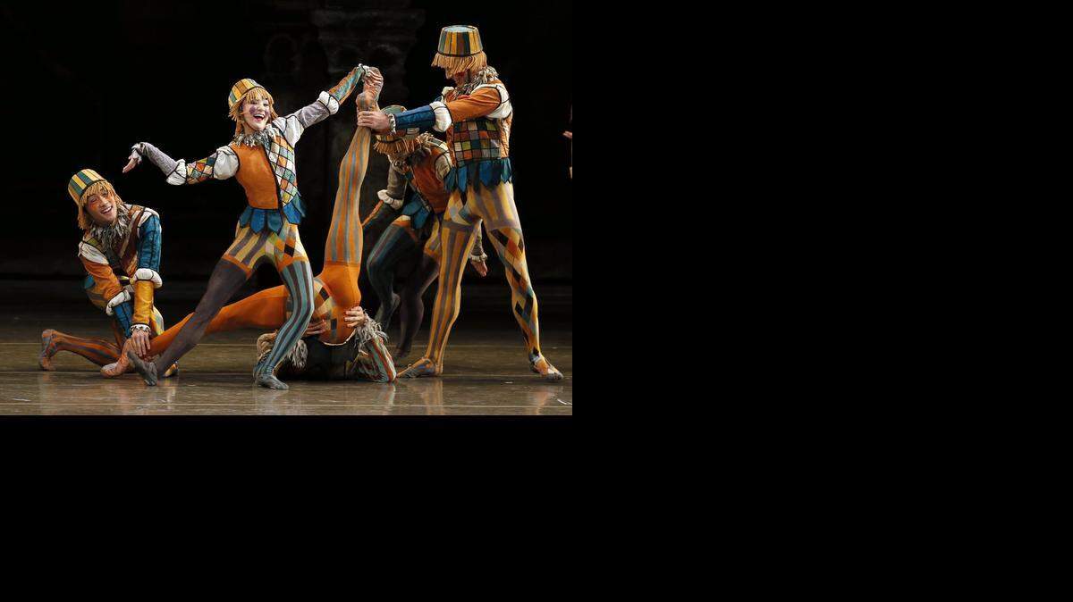 
Bailarines del Miami City Ballet en el ensayo de ‘Romeo y Julieta’, que se presentó el fin de semana en el Adrienne Arsht Center for the Performing Arts.
