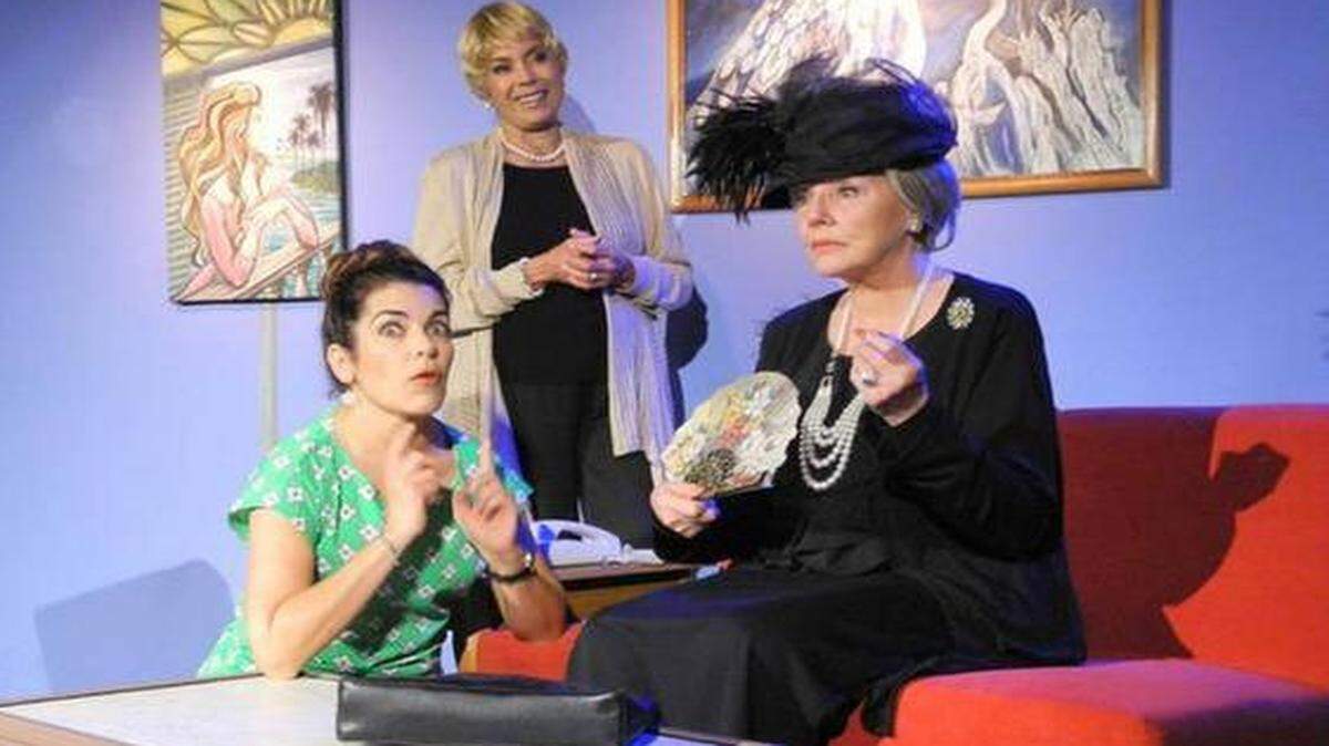 
Grettel Trujillo, Marta Velasco y Zully Montero en ‘La señora de La Habana’, que se presenta en el Teatro Trail. 
