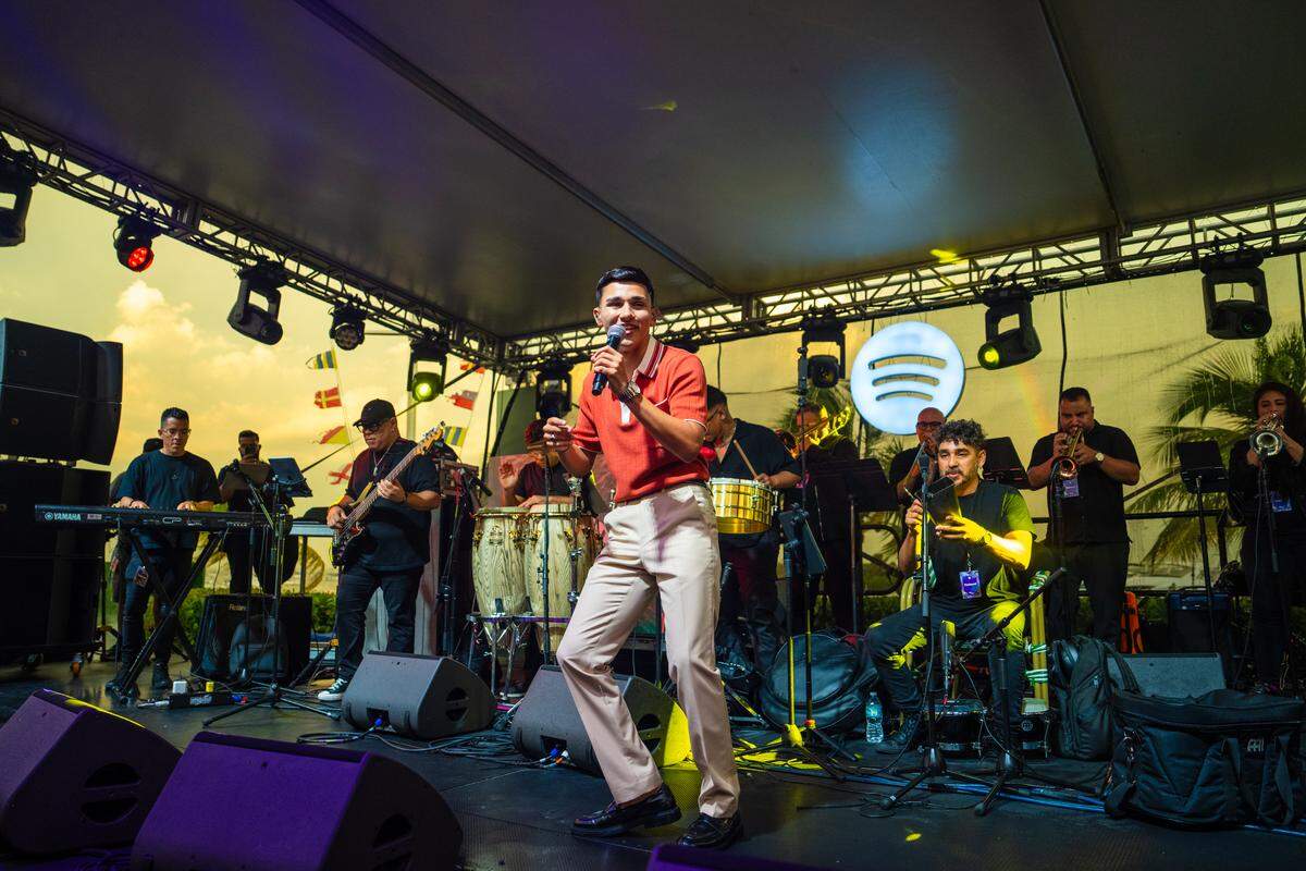 Luis Vázquez