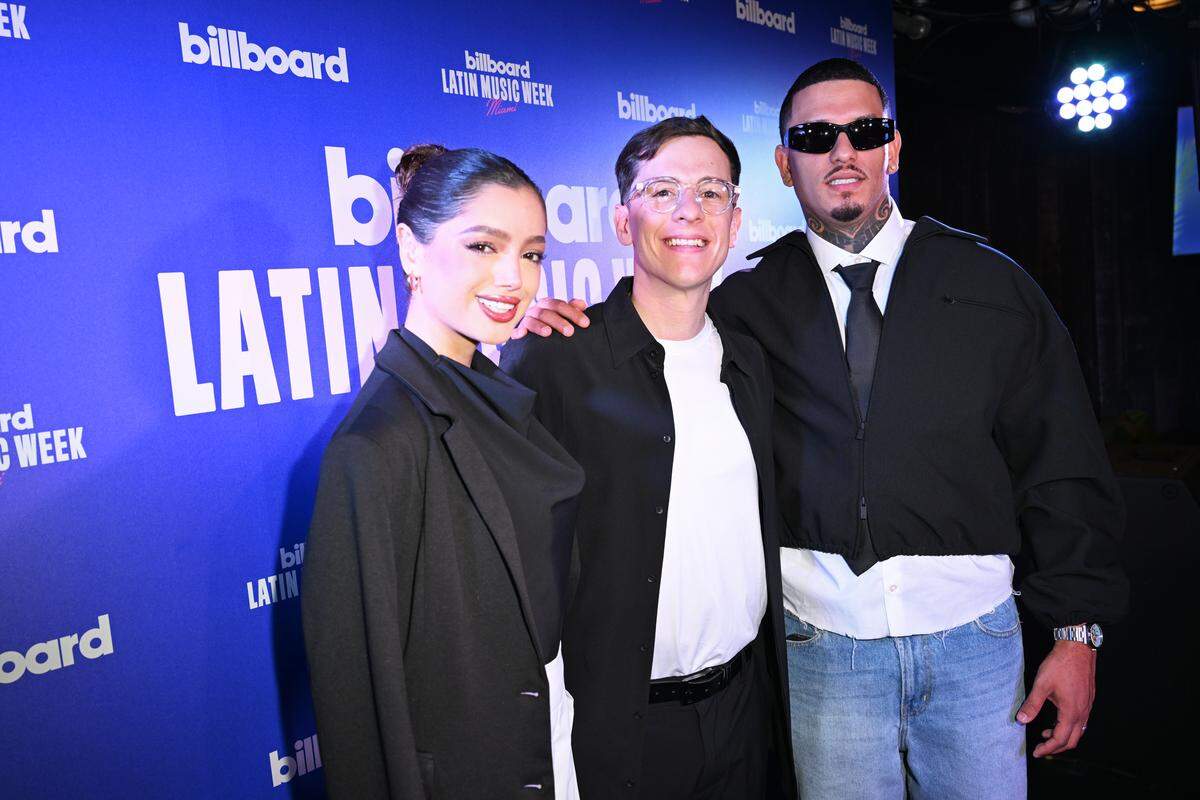 Paola Ruiz, Guaynaa, Bebeshito en la conferencia de prensa de la Semana Billboard de la Música Latina 2025 el 18 de septiembre de 2025 en Miami, Florida.