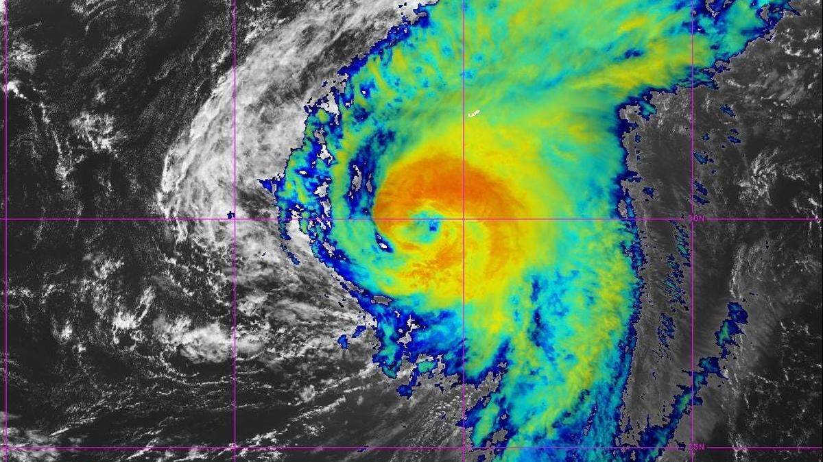 Radar muestra al Huracán Ernesto acercándose a las Bermudas a las 2 p.m. del viernes, 16 de agosto, 2024. 