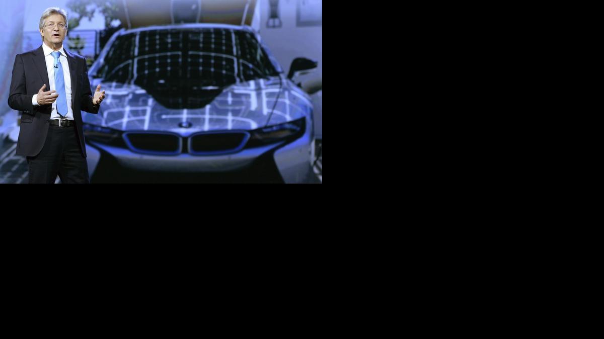 
 Elmar Frickenstein, vicepresidente ejecutivo de Electrónica y Conducción de BMW, da un discurso durante la presentación de Samsung en el ámbito de la feria de electrónica de consumo CES, en Las Vegas, Nevada (Estados Unidos) el lunes 5 de enero de 2015. EFE/Britta Pedersen
