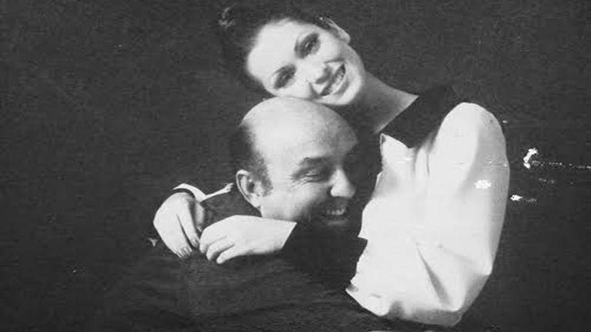 Manet con una de sus modelos.