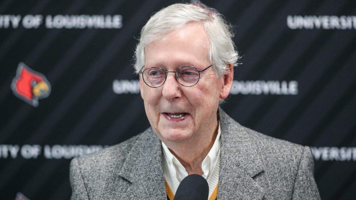 El senador de Kentucky, Mitch McConnell, durante un anuncio de la UofL el jueves por la mañana de $20 millones en fondos federales para capacitación en seguridad cibernética. 19 de enero de 2023