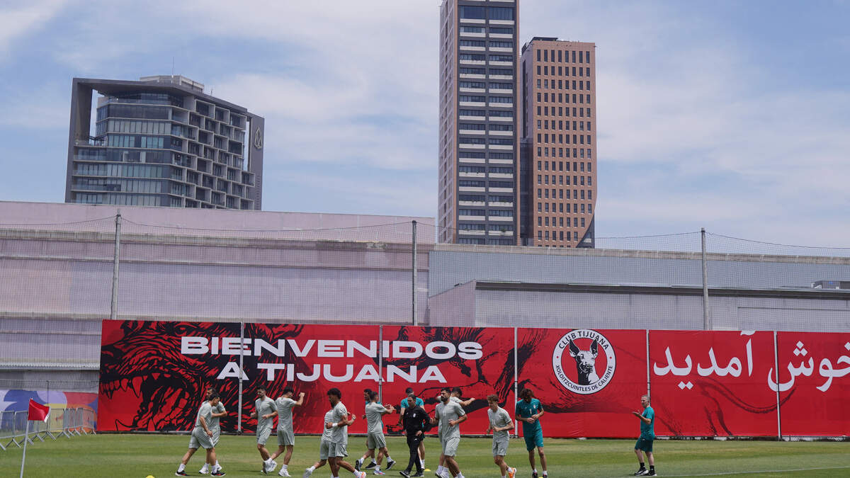 Fútbol Fútbol - Copa Mundial de la FIFA 2026 - Entrenamiento de Irán - Centro Xoloitzcuintle, Tijuana, México - 11 de junio de 2026 Vista general de los jugadores de Irán durante el entrenamiento REUTERS/Victor Medina