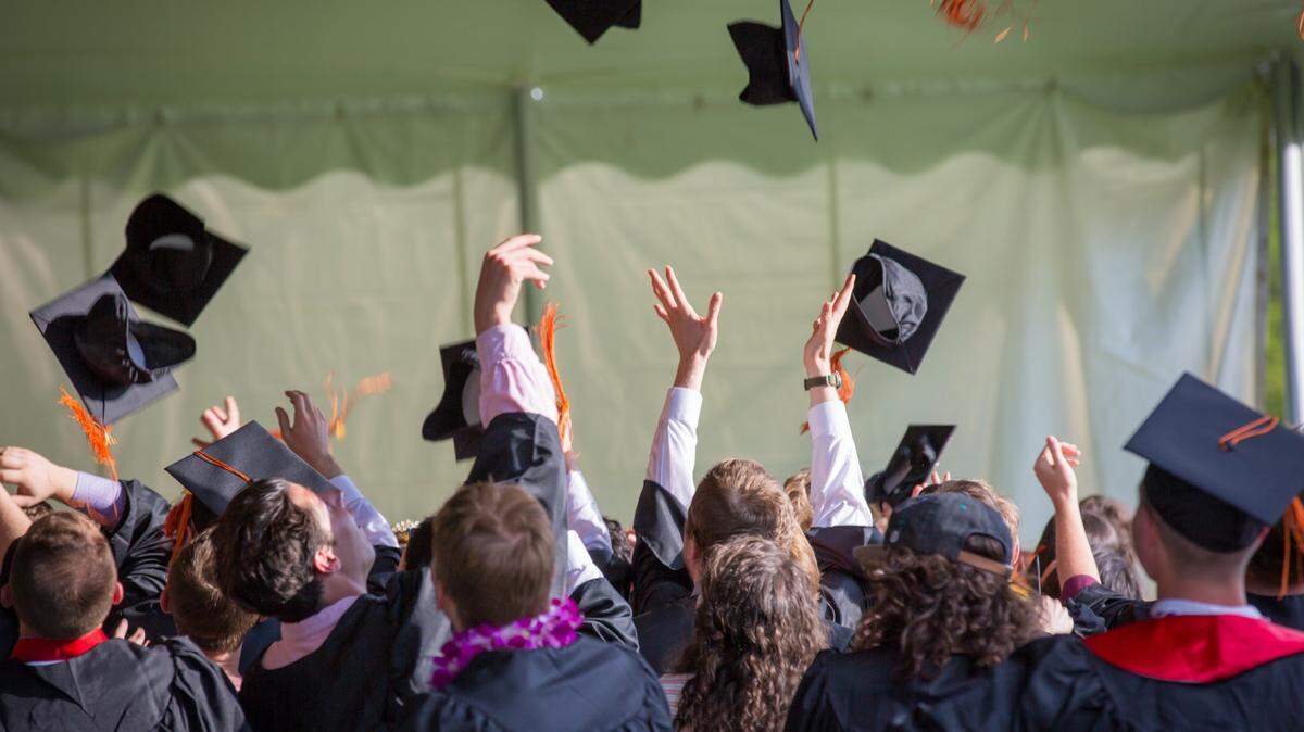 El Condado Miami-Dade es el cuarto en el país en la cantidad de alumnos matriculados, el índice de graduación alcanza el 93% en las escuelas públicas y el 70% de estos estudiantes, escogen al Miami Dade College para comenzar sus carreras universitarias. Cerca del 90% de este grupo recibió el beneficio de nuestra matrícula dual.