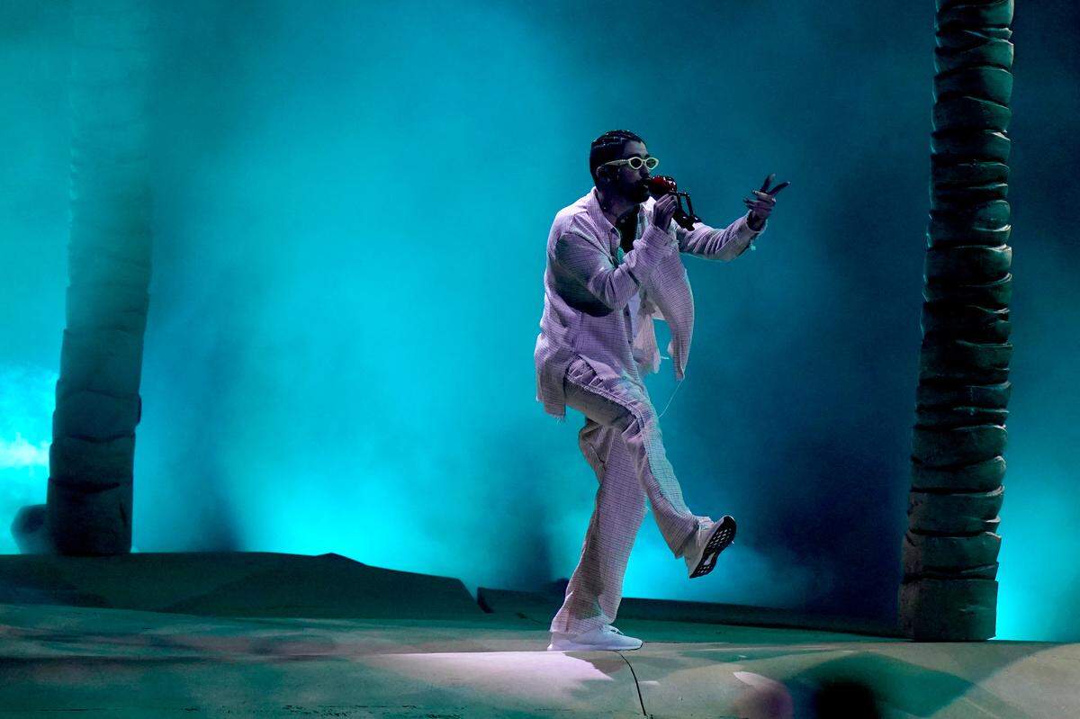 Bad Bunny durante su concierto en el Hard Rock Stadium, el viernes 12 de agosto de 2022, en Miami Gardens, Florida. La gira de Bad Bunny se encuentra entre las más lucrativas del momento, según el listado de Pollstar. (Foto AP/Lynne Sladky)
