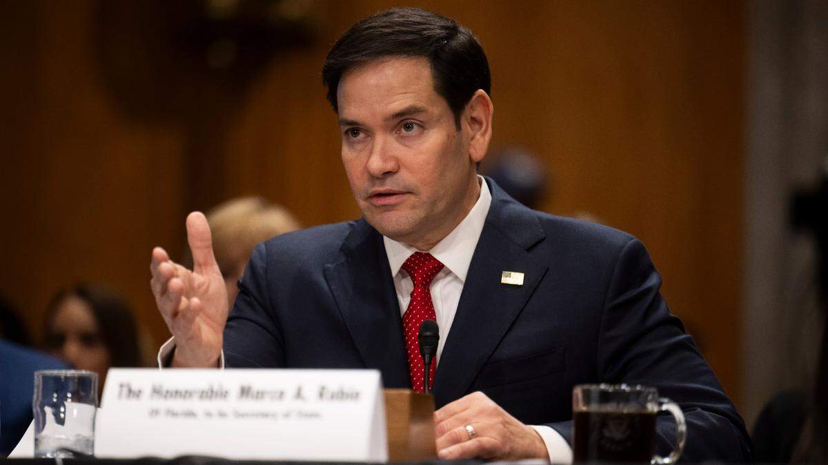 El senador estadounidense Marco Rubio (R-FL), elegido para el Gabinete del presidente electo Donald Trump para Secretario de Estado de los Estados Unidos, habla ante el Comité de Relaciones Exteriores del Senado durante una audiencia de confirmación en el Capitolio en Washington, D.C., el 15 de enero de 2025. (Foto por Craig Hudson/Sipa USA)