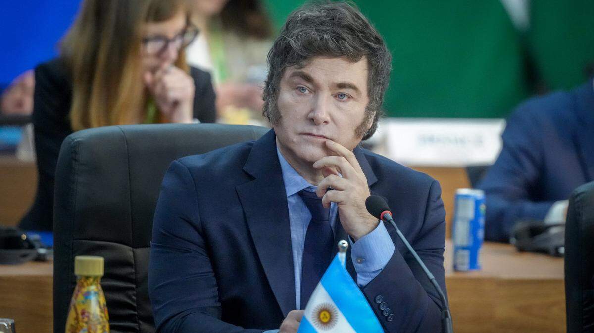 Foto de archivo. Fuerza Patria, alianza de distintos sectores de la oposición peronista al Gobierno de Javier Milei, aplastó este domingo al partido del presidente, La Libertad Avanza, en los comicios legislativos en la provincia de Buenos Aires, mayor distrito electoral del país y clave de cara a las elecciones nacionales del próximo octubre.