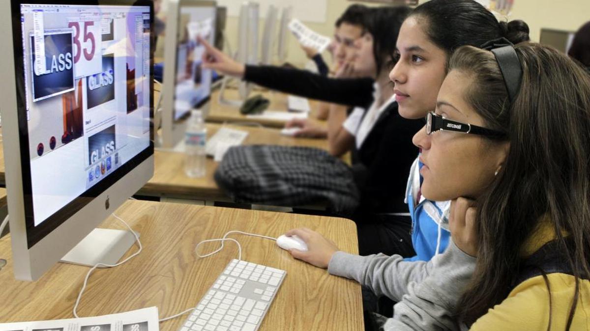 El programa magneto de iTech Academy en la Secundaria Miami Springs de Miami ofrece asignaturas de desarrollo y diseño de videojuegos, animación y publicación, de sumo beneficio para los adolescentes en la Era de la Informática.