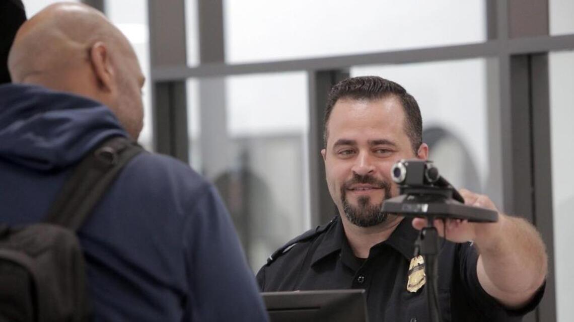 ¿Viajas a Miami con exención de visa en la era Trump? Una nueva tarifa podría sorprenderte