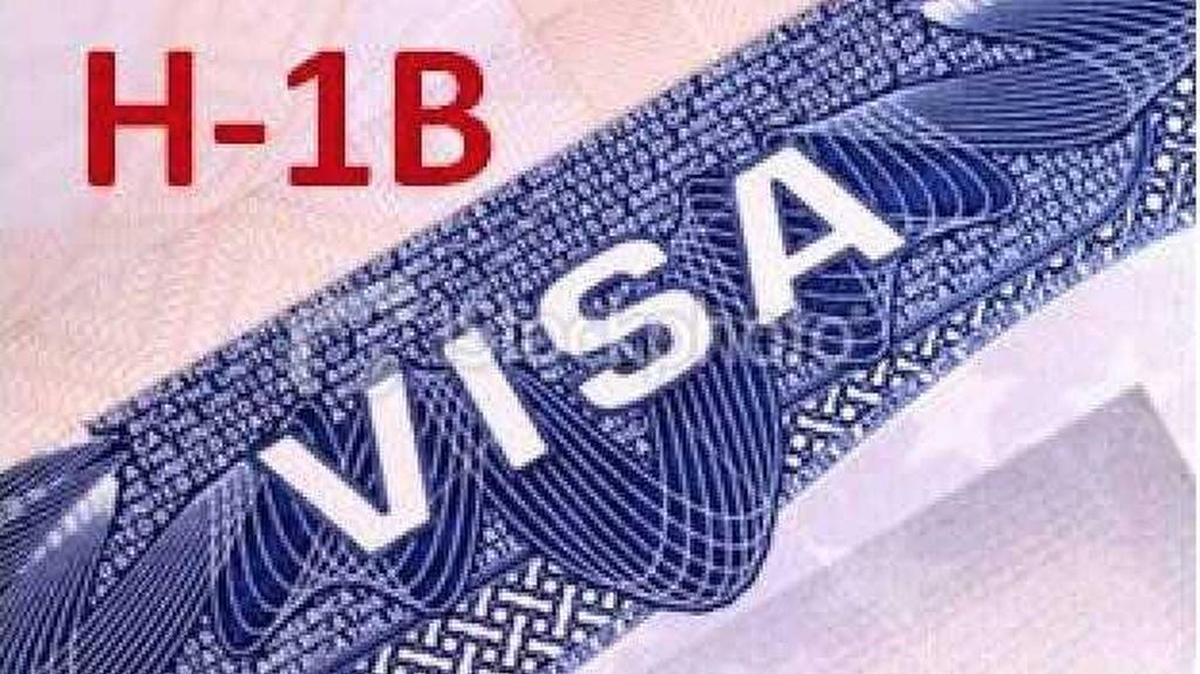 USCIS recomienda varias acciones para quienes llegaron a EEUU con visa de trabajo y quedaron desempleados.