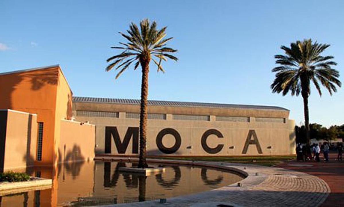 El Museo de Arte Contemporáneo de North Miami (MOCA) presenta una combinación de artistas locales e internacionales en sus galerías.