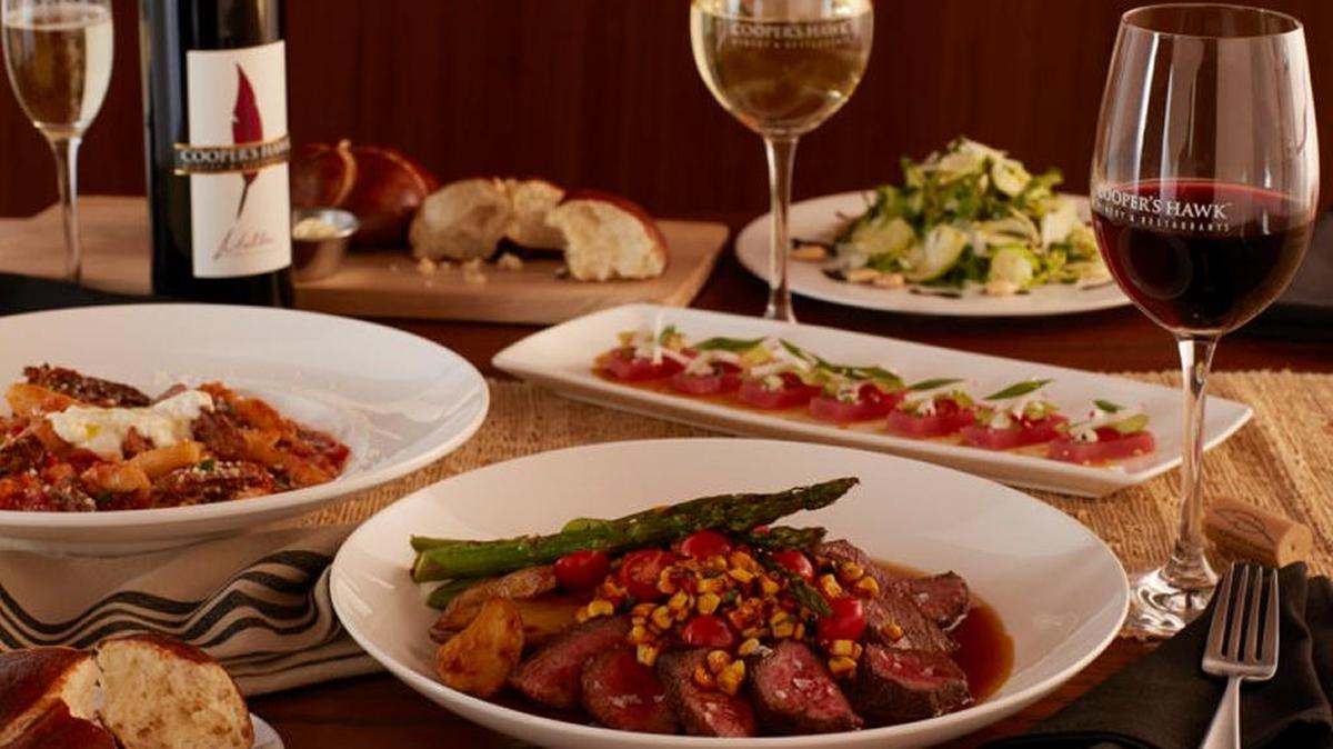 Restaurante Cooper’s Hawk y bodega